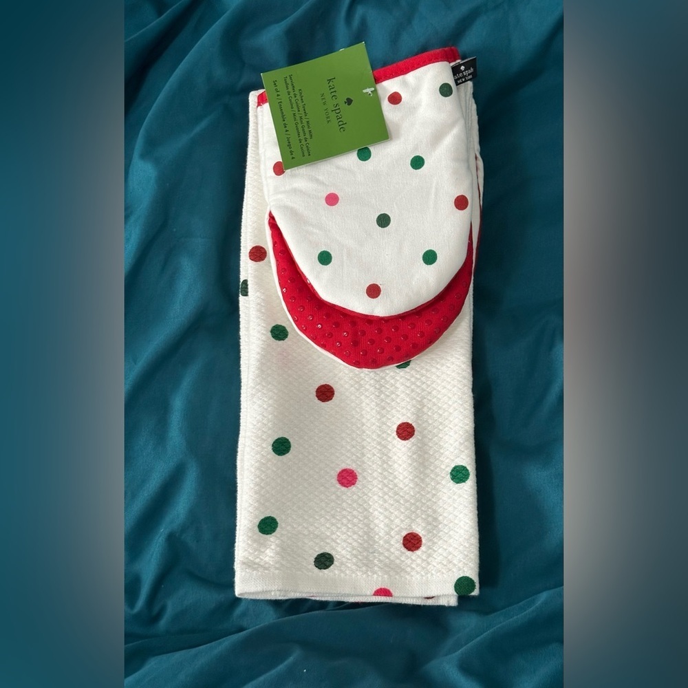 ✨NWT✨ kate spade: Set of 2 Kitchen Towels & 2 Mini Oven Mitts
